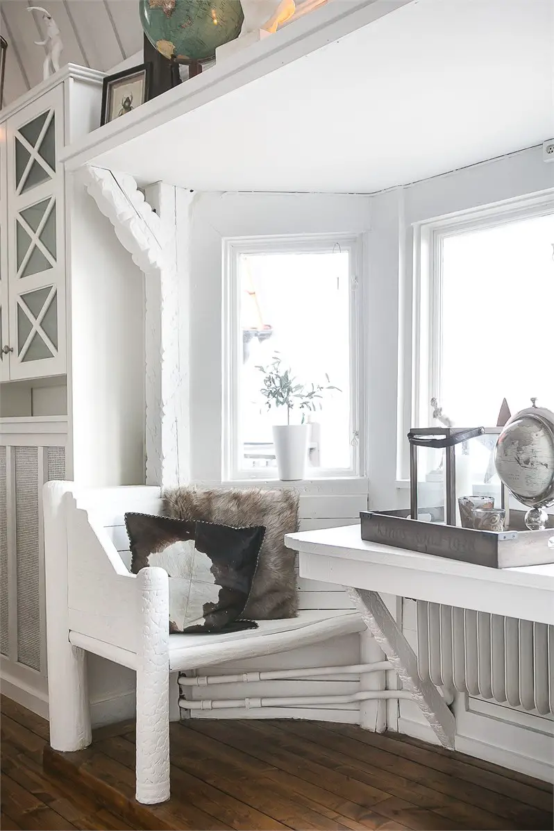 瑞典湖边百年老屋翻新，白色海洋风格度假屋-8