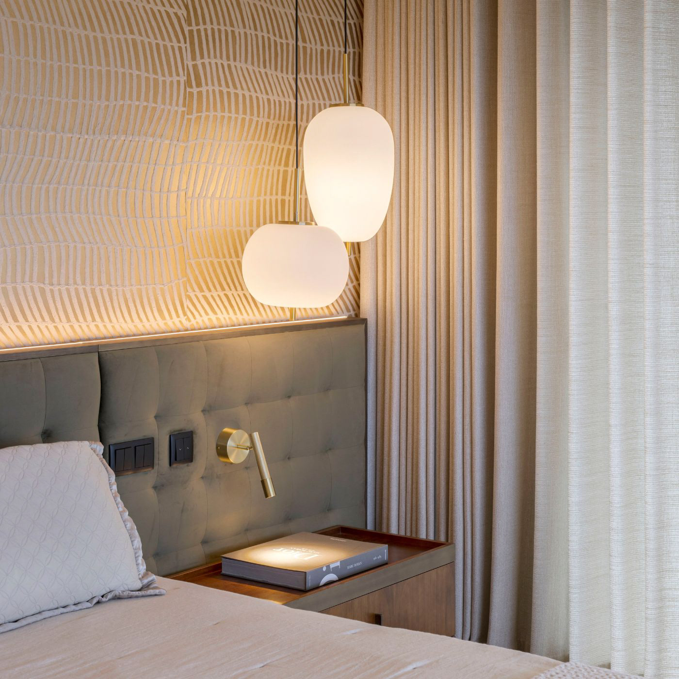 咸风；海风咸韵（考虑到Salty Breeze可能在特定情境中有更具意境表达，如果仅从字面严格翻译就是咸风 ）-34