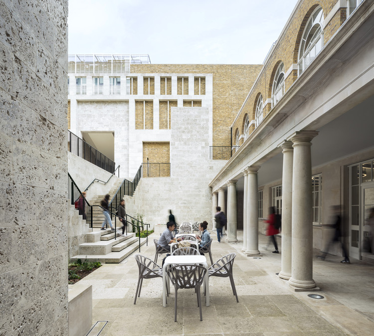 英国伦敦 UCL 校园 Wilkins Terrace 庭院设计-12