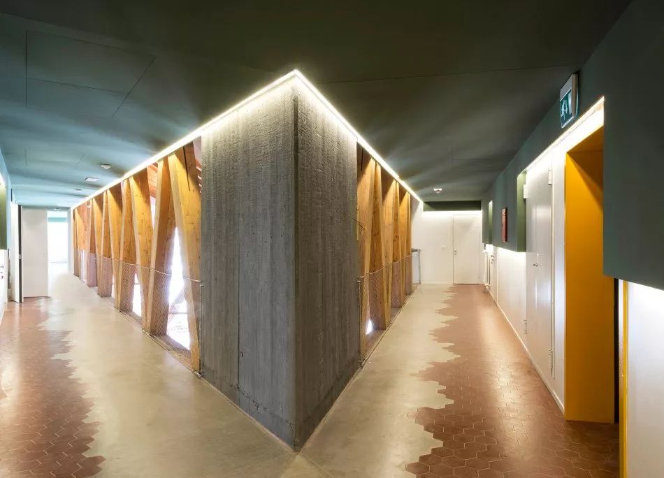 【格欣国际】这个建筑的坡屋顶，怎么和普通的有点不一样？-37