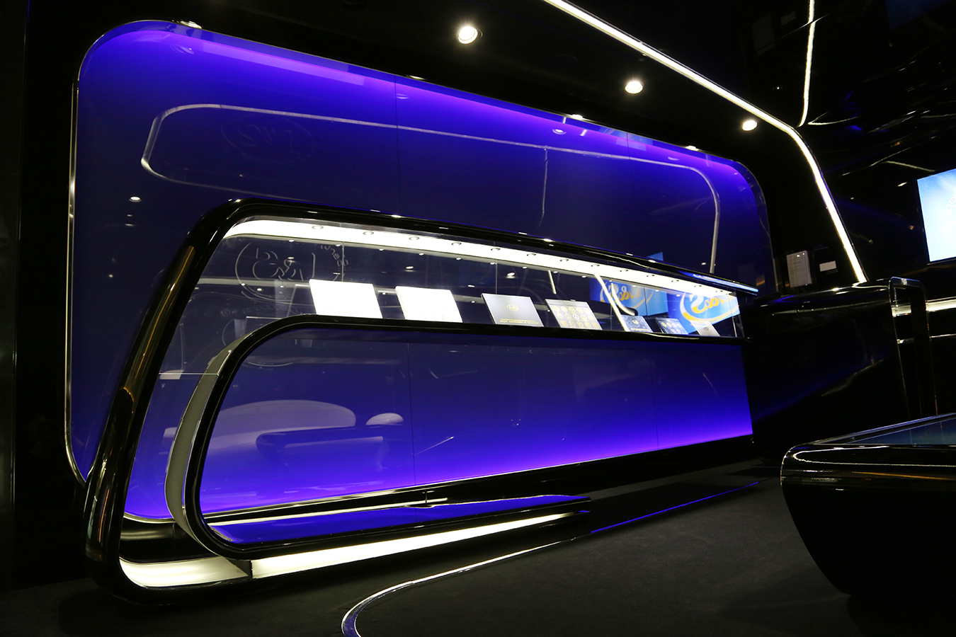 乌克兰科技未来主义展厅设计-18