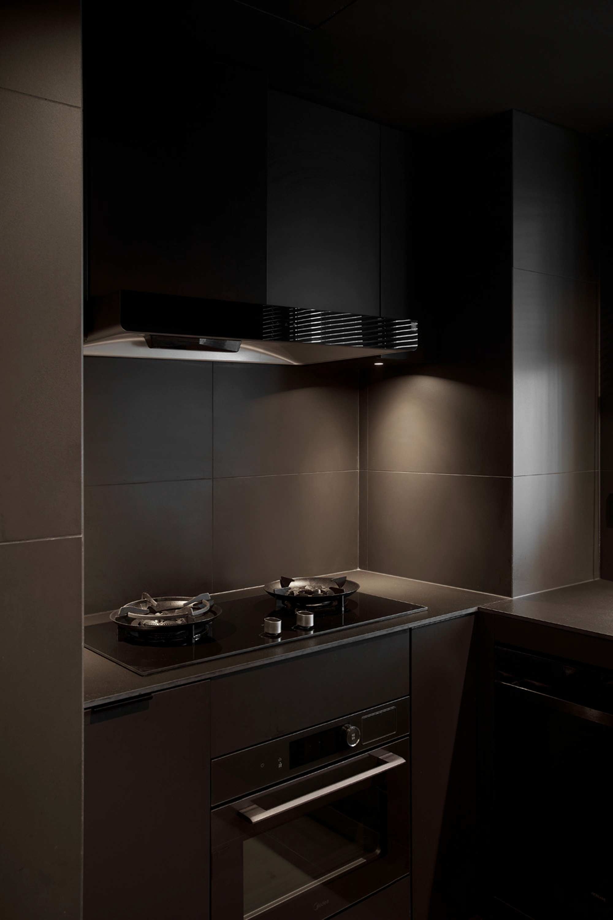 黑色中古风极简公寓-85