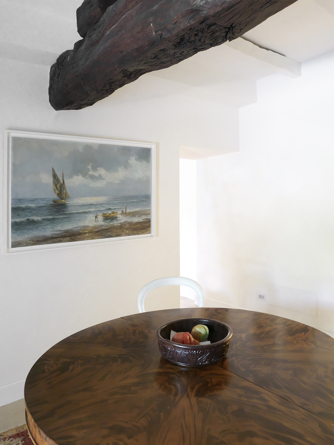 古宅新生,罗马洞石与实木地板的优雅融合-6