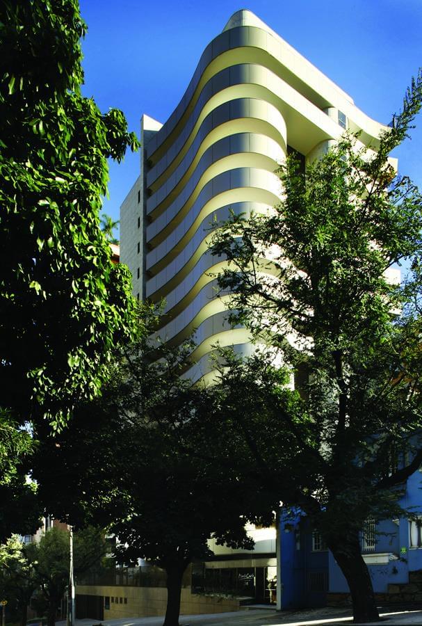 巴西 Monte Carlo Residence | 奢华建筑与自然元素的完美融合-7