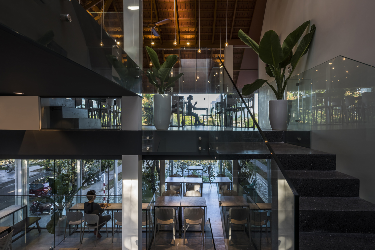 越南传统与现代交融的 O2 咖啡馆-23