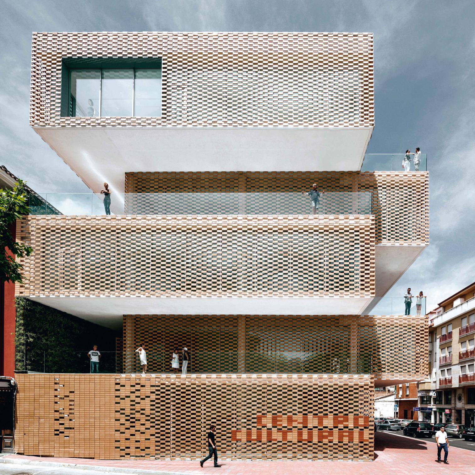 融合传统烟草晾晒建筑的现代文化中心——La Gota-12