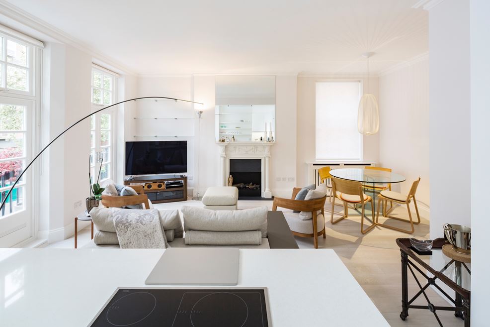 Well lit Home in Central London Designed by 2d4-15