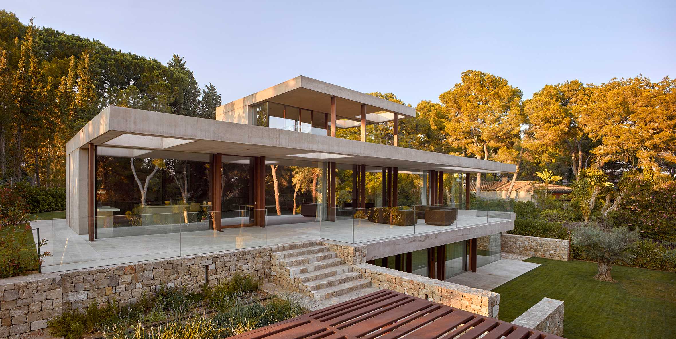 house in the pine forest-30