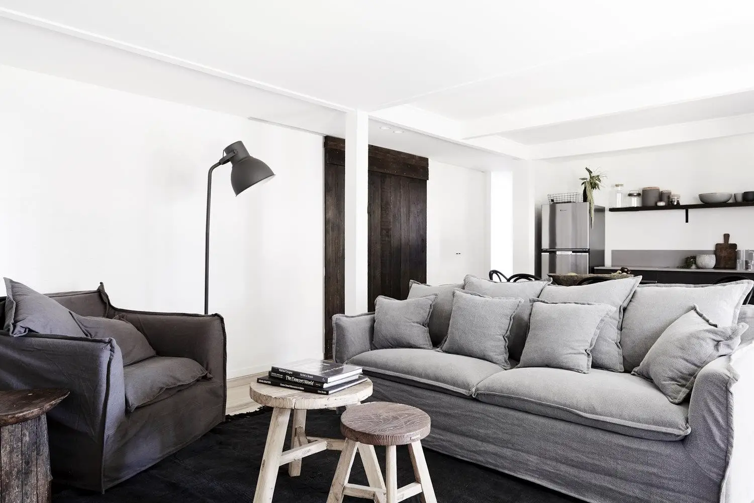 Byron Bay 海滩别墅 | 极简黑白风格设计-6