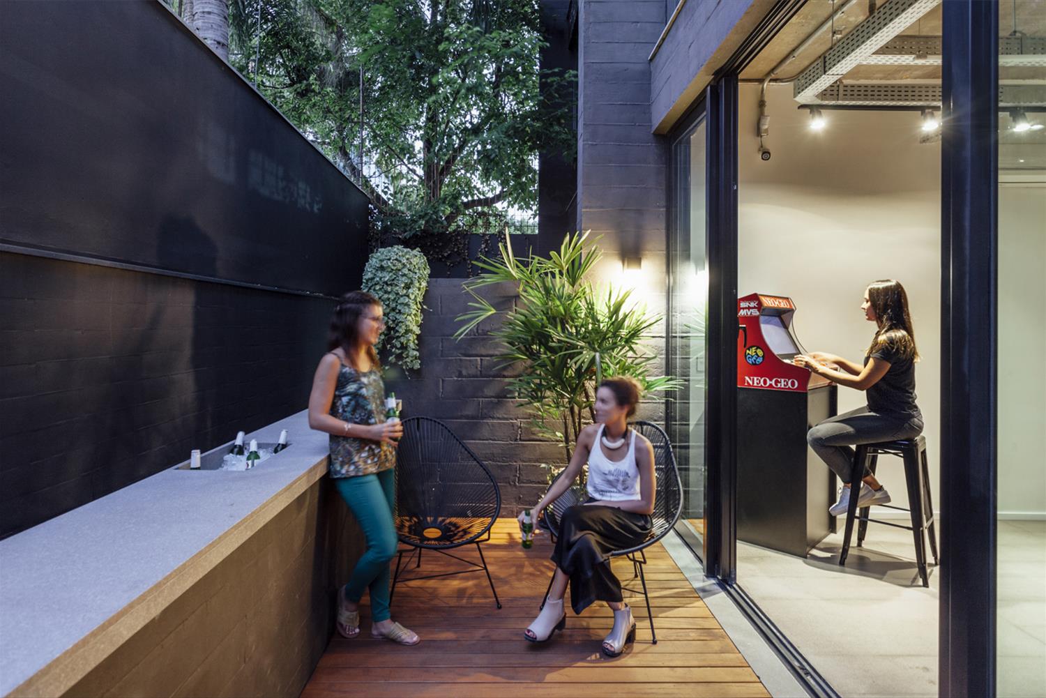 Miagui Imagevertising · 垂直花园里的创意广告办公室-15