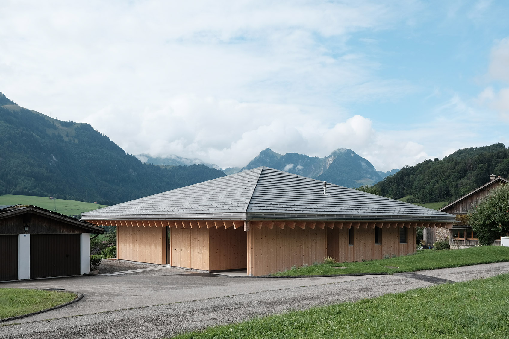 有金字塔屋顶的住宅，瑞士 / Charly Jolliet Architecte-3