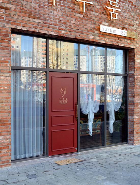 创意墙壁设计的韩式美容室-14