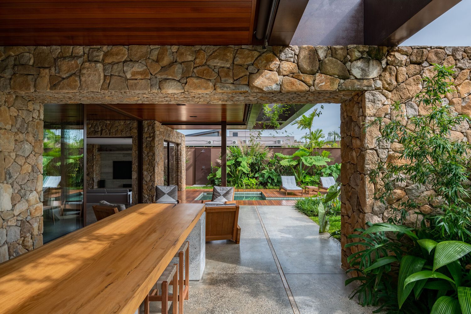 绿意盎然与自然共生的巴西家庭住宅丨巴西圣保罗-14