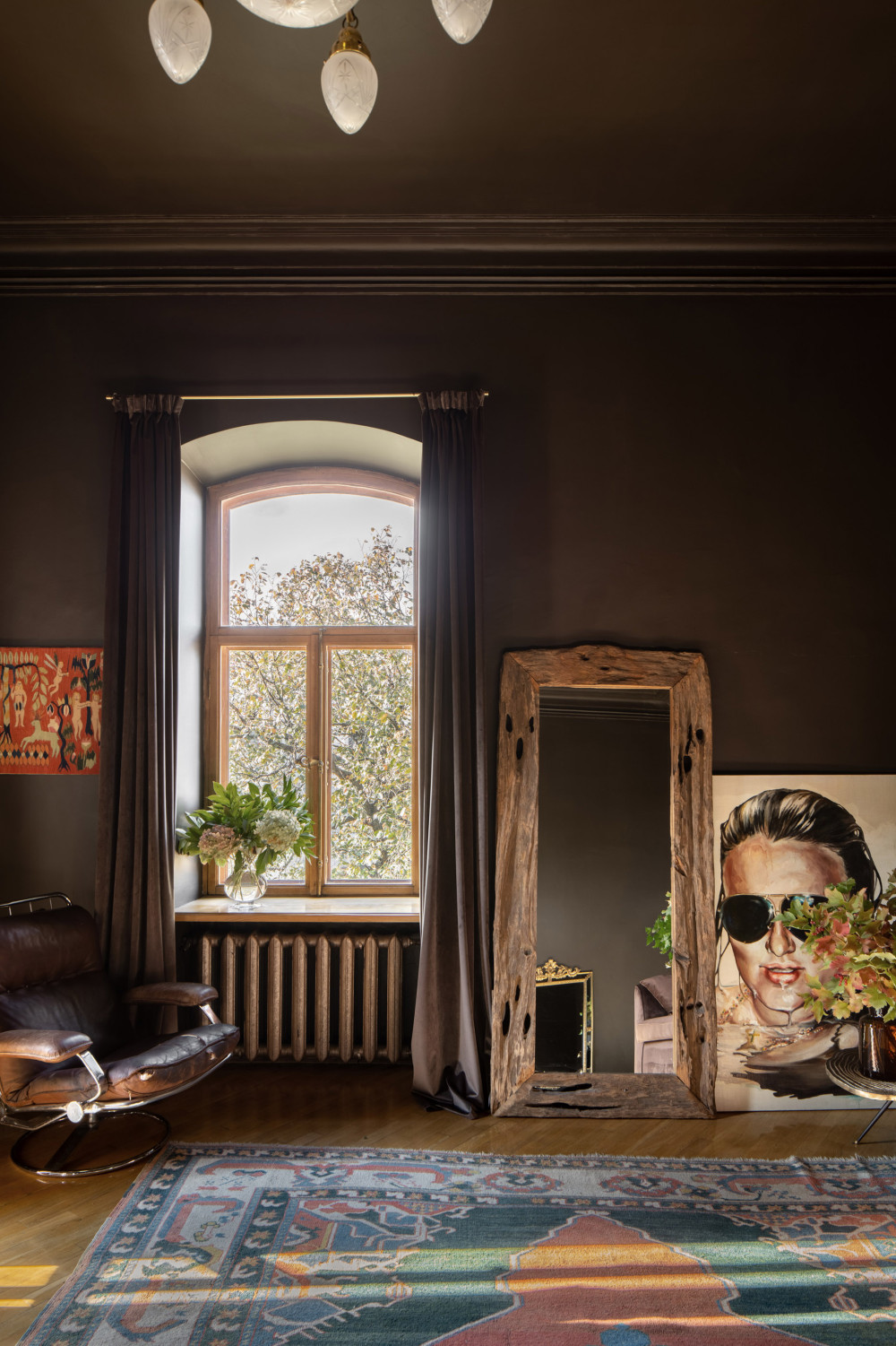 乌克兰历史公寓，古董家具打造精致闺房风格-14