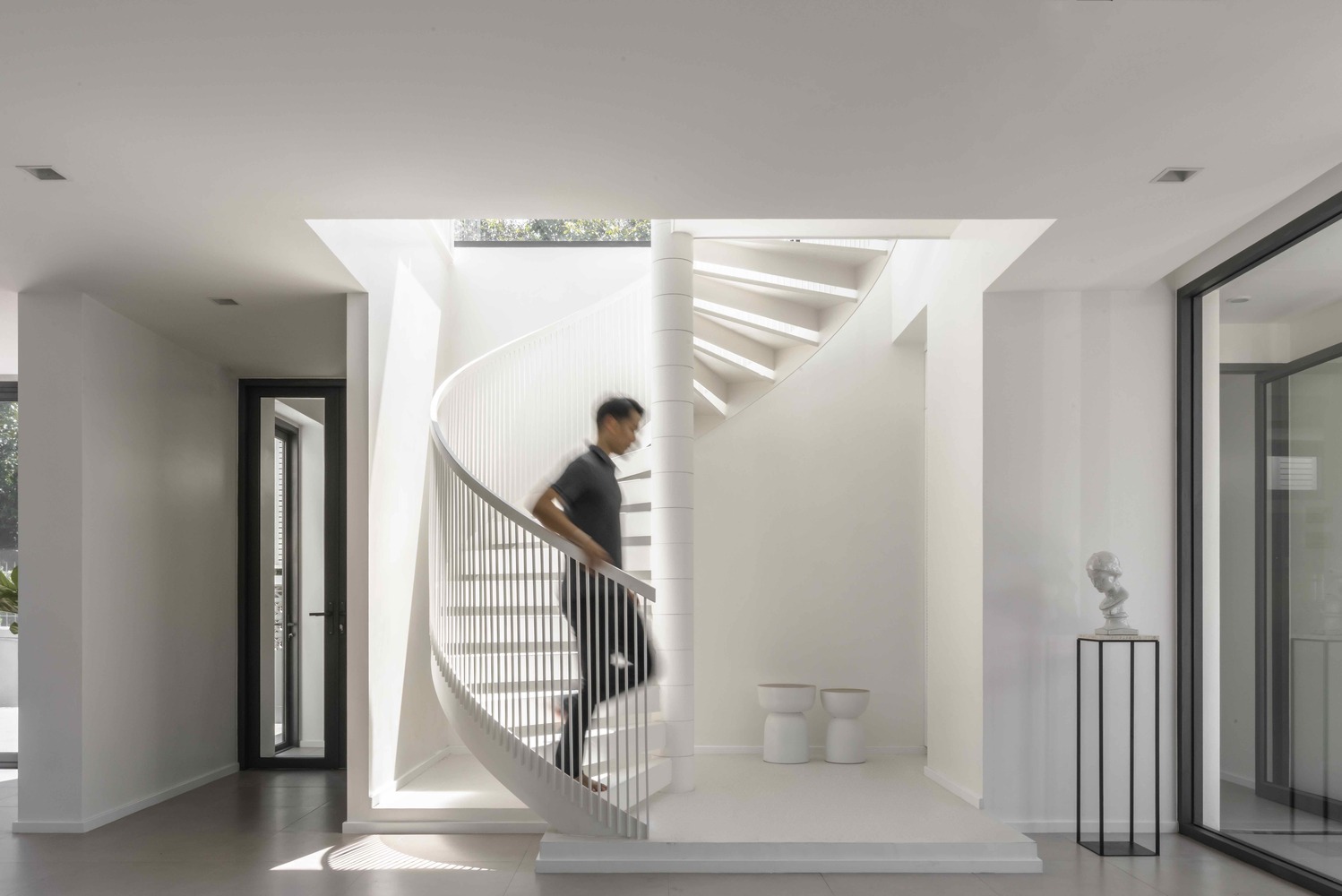 泰国 Baan Bangpok 家庭住宅，垂直螺旋楼梯设计-36