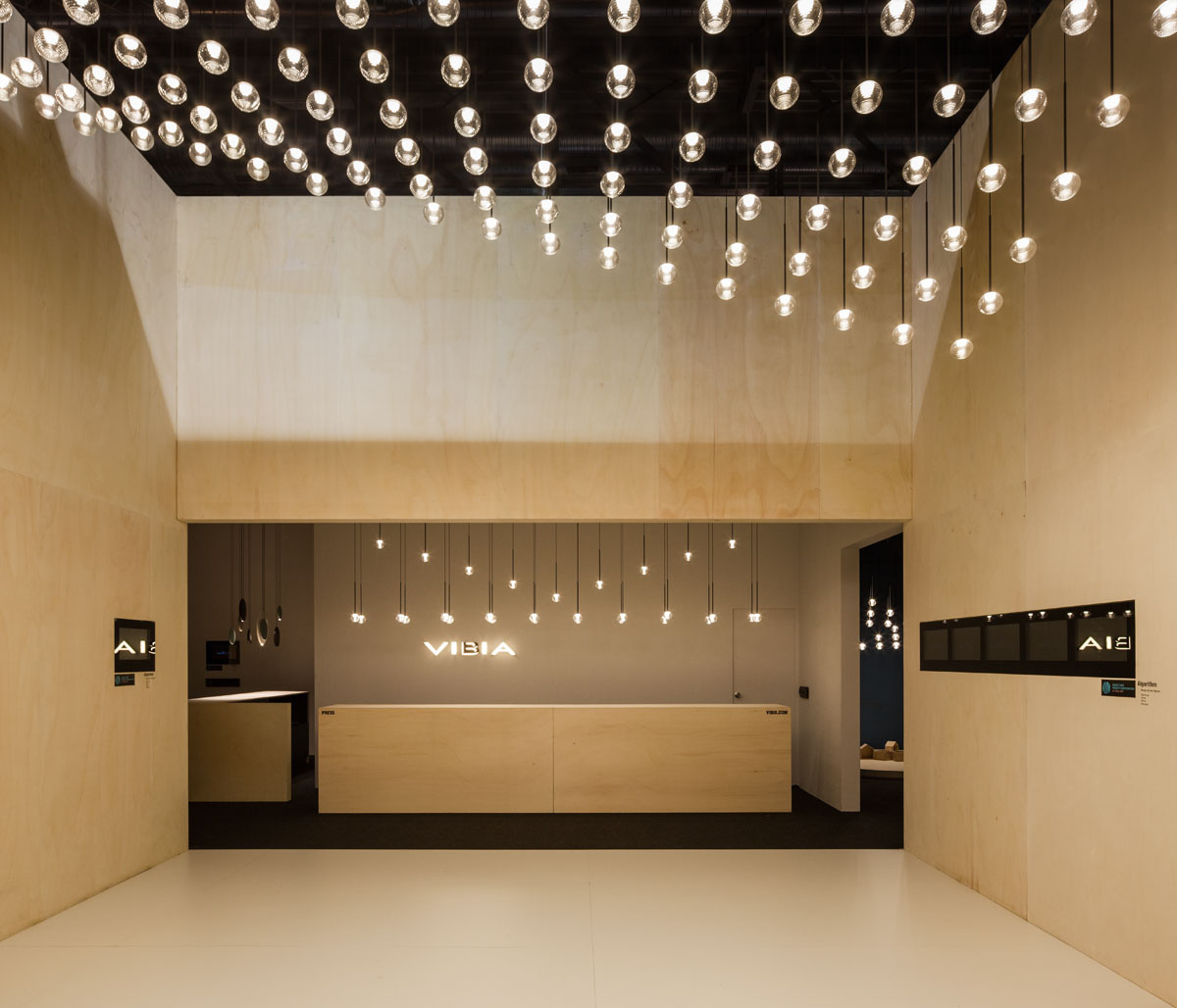 05 11 STAND VIBIA EN LA FERIA EUROLUCE 2015 DE MILÁN-21