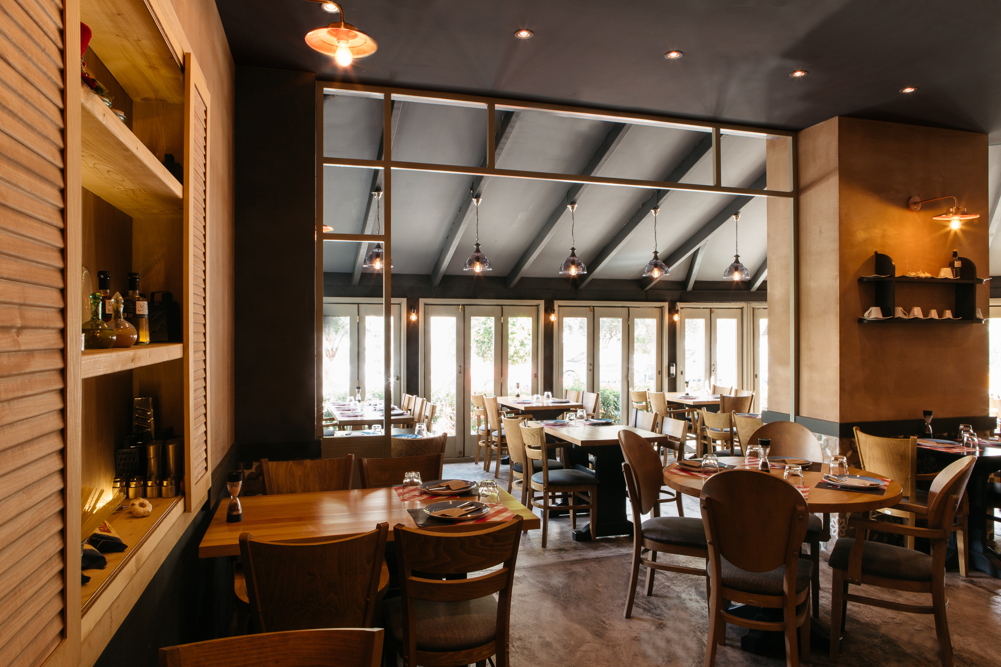 波尔图菲诺比萨店 | 地中海风情与意大利建筑的完美结合-9