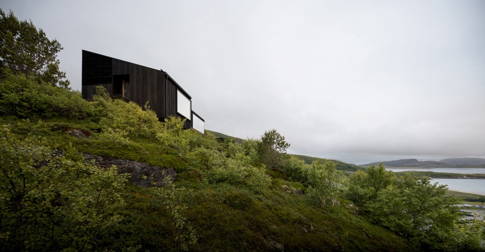 挪威 Stokkøya 度假木屋 | 融入景观的阶梯式设计-4