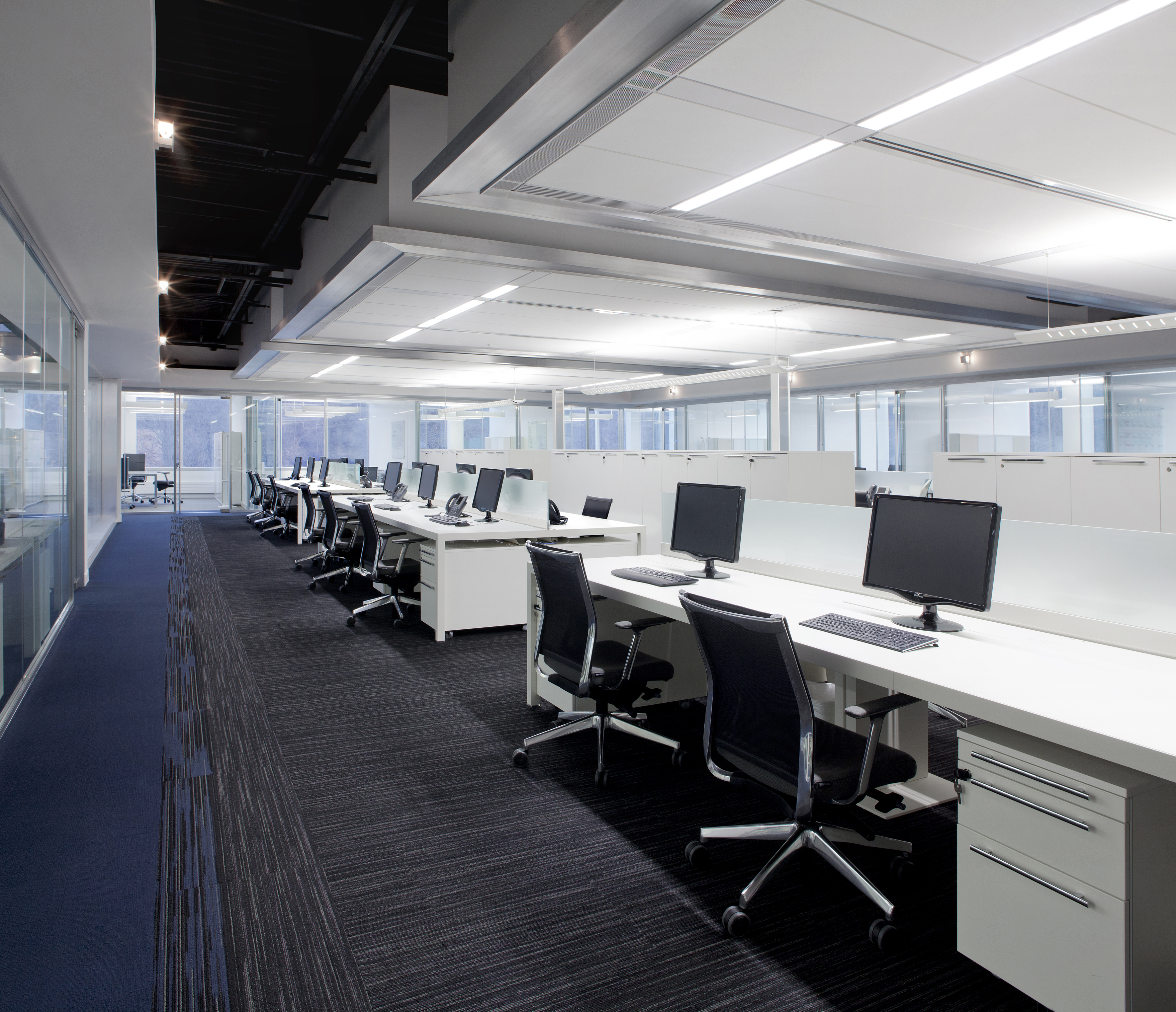 摩登 Luxottica 集团办公室 | 红白灰演绎高效工作环境-22