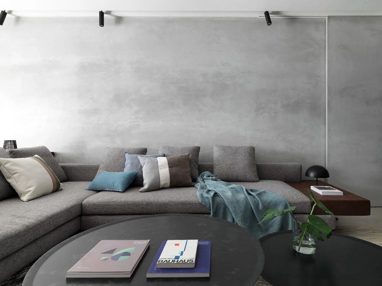 高级灰撞色搭配室内设计-33