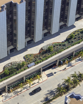 洛杉矶Cedars-Sinai医疗中心屋顶花园丨AHBE Landscape Architects