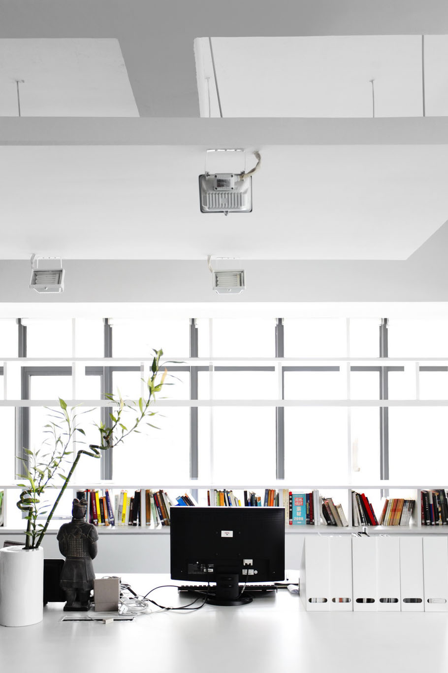 个人收集一些白色简约办公室案例-23