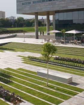 本古里安大学入口广场（注：BGU一般指本古里安大学，Ben-Gurion University） 丨以色列贝尔谢巴丨Chyutin Architects