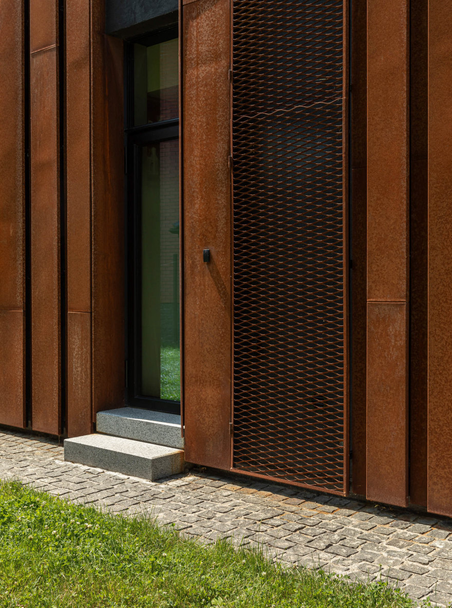 MRIIA 之家
注:由于MRIIA不是常见词汇,不清楚其确切含义,这里按照原文保留其形式进行翻译 丨乌克兰基辅丨MAKHNO Studio和Illia Tovstonog-21