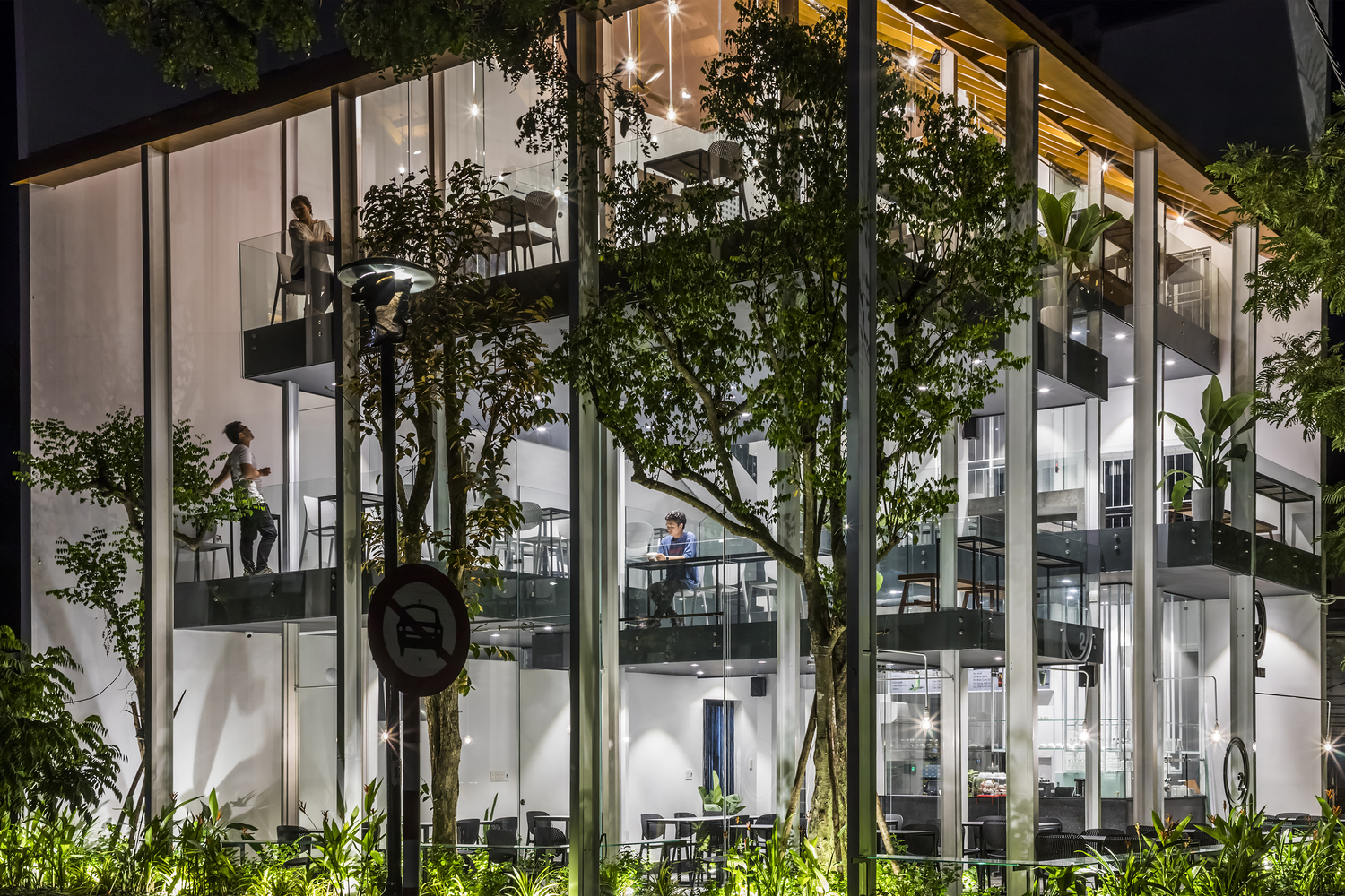 越南传统与现代交融的 O2 咖啡馆-46