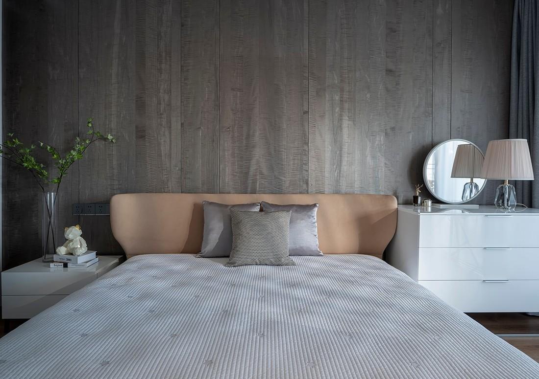 灰色调温馨别墅,午后光影下的和谐空间-22