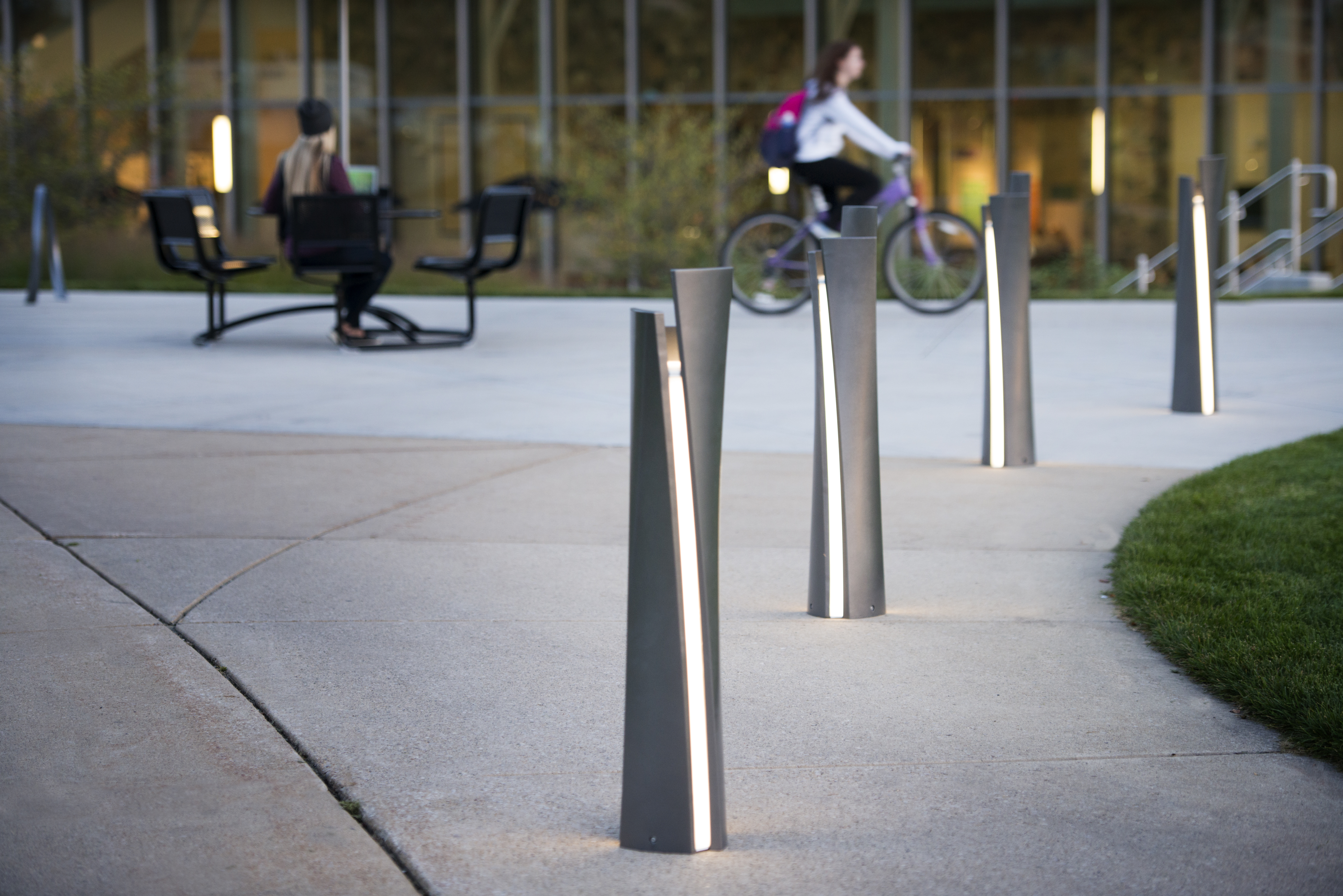 Guide Bollard | Landscape Forms-10