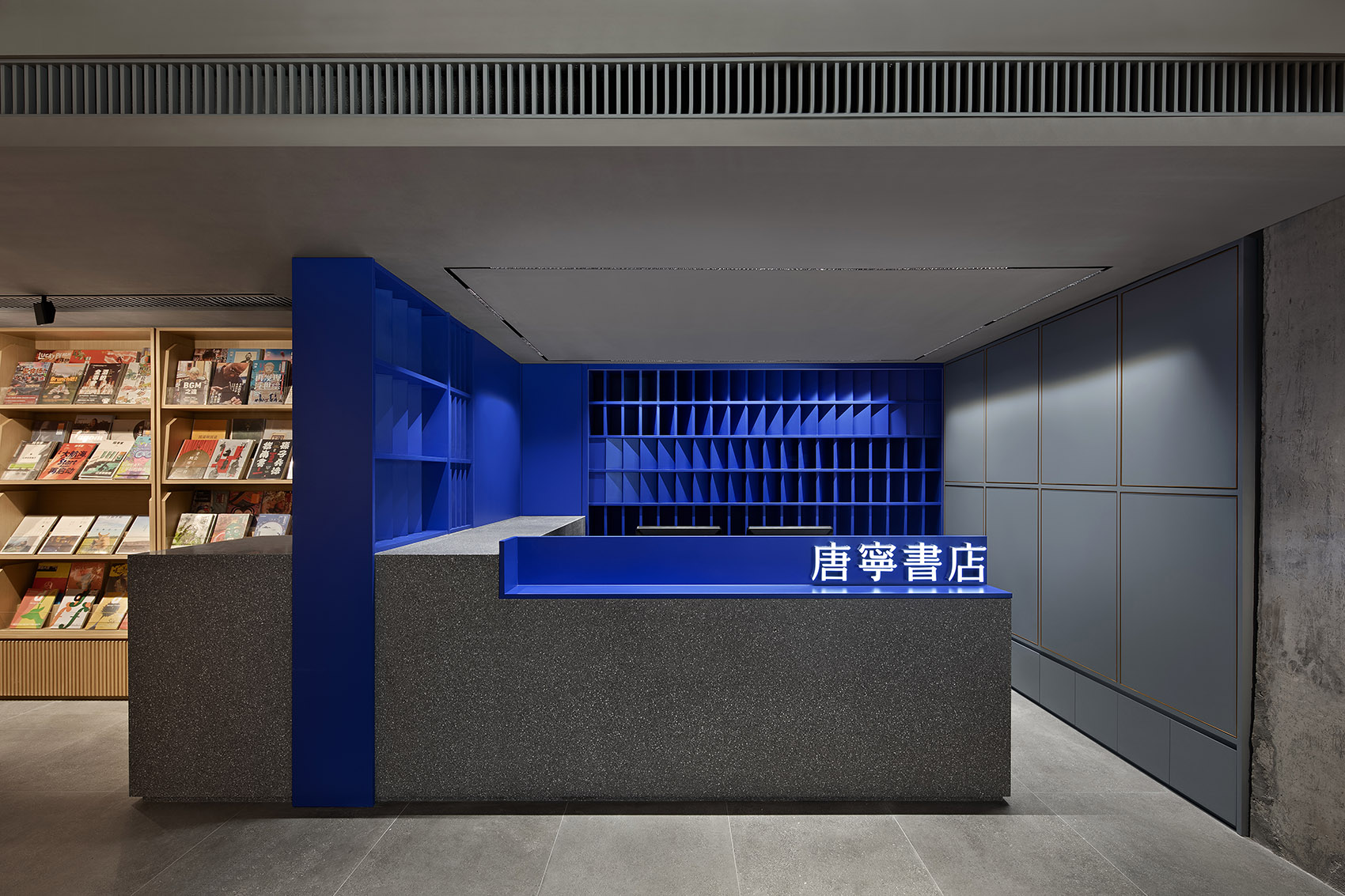 日夜流转中的都市文化灯塔 · 唐宁书店四海城店丨中国广州丨立品设计-27