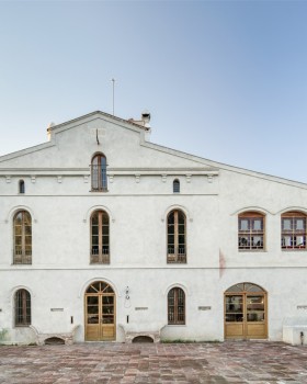 自给自足的西班牙 Valldaura 实验室修缮建筑