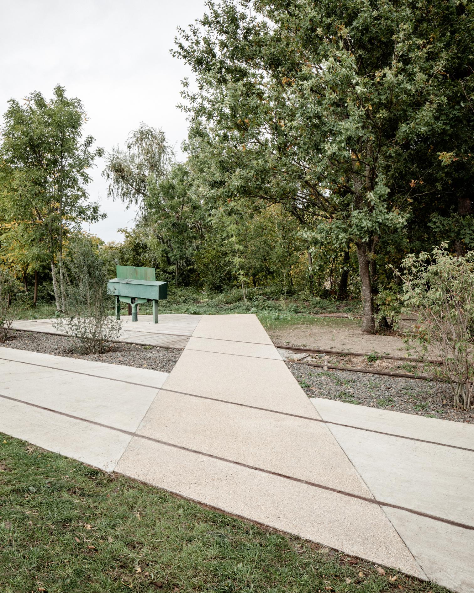 铁路遗址的公共空间重生 | 法国罗谢姆的景观改造-16