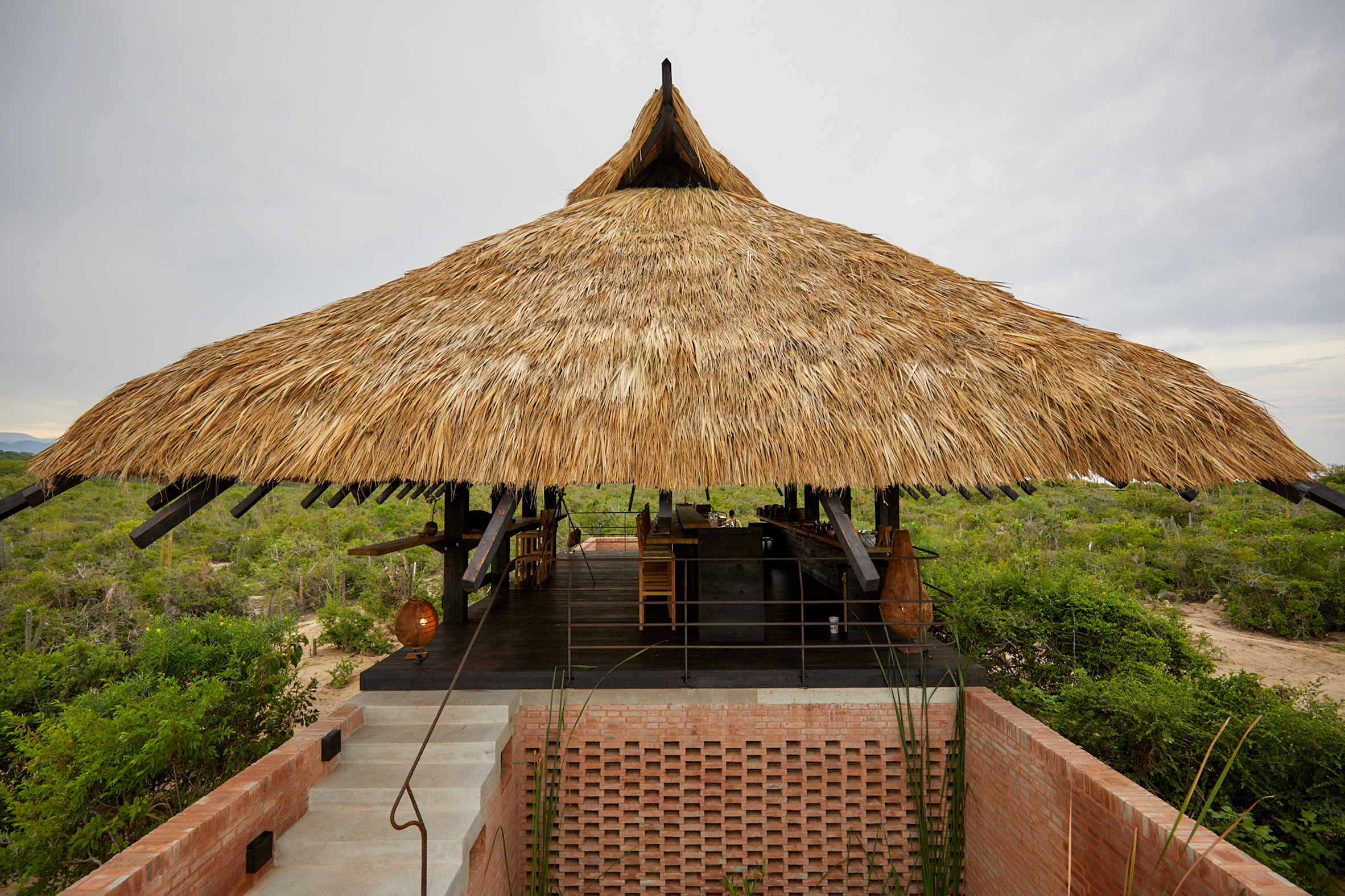 墨西哥海滨日式餐厅“Kakurega Omakase”融合两国建筑风格-3