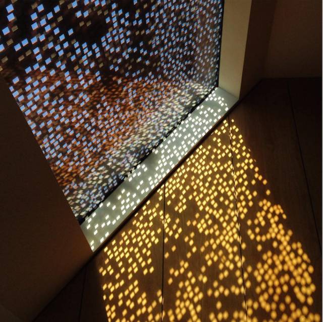 买不起“学区房”，他带2个女儿住进破马厩，花4年爆改，市价3300万!-122