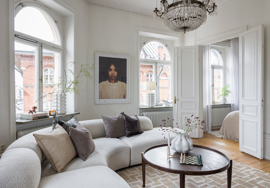 位于斯德哥尔摩带黑白厨房的优雅转角公寓-1