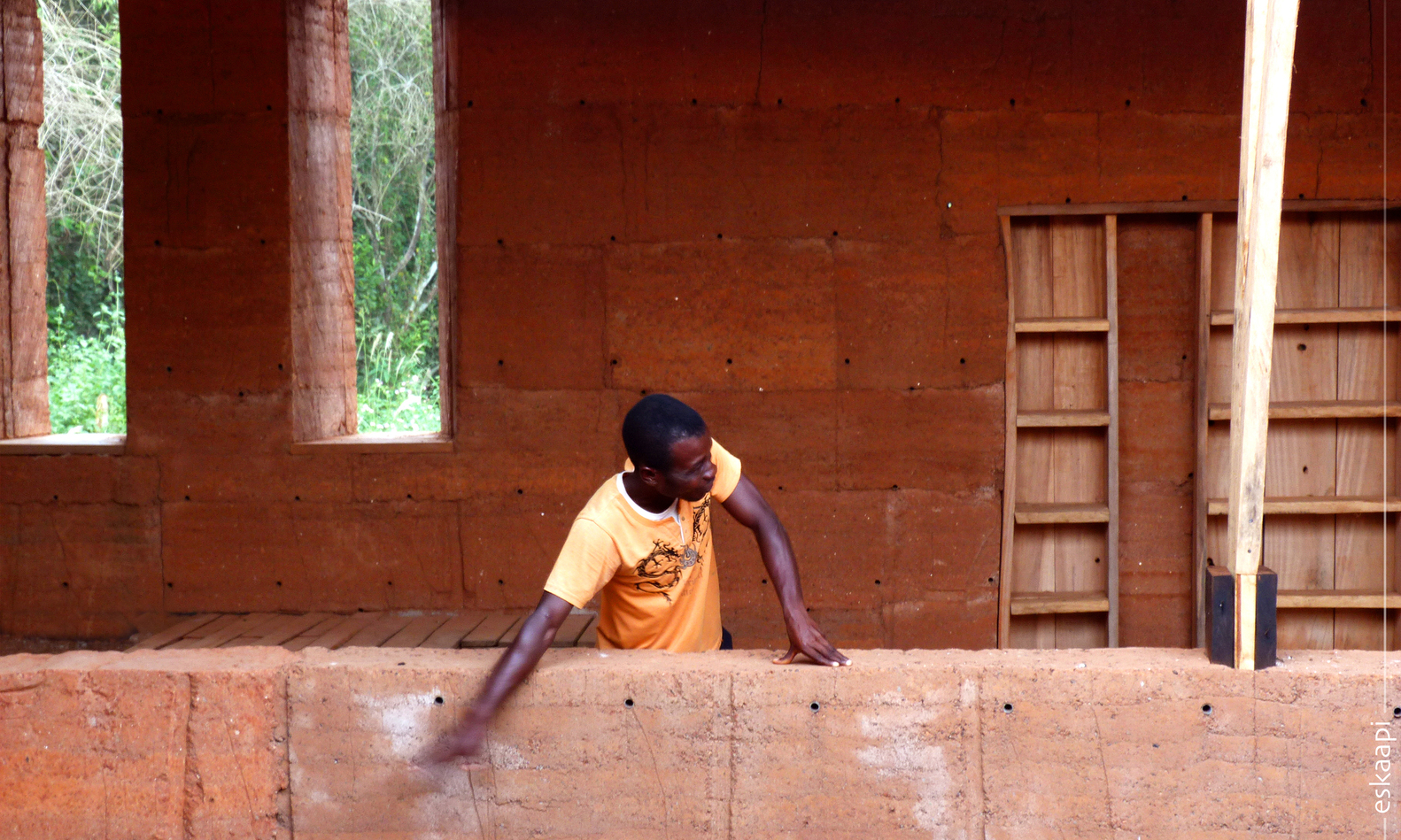 Framed Escape Library  eskaapi-51