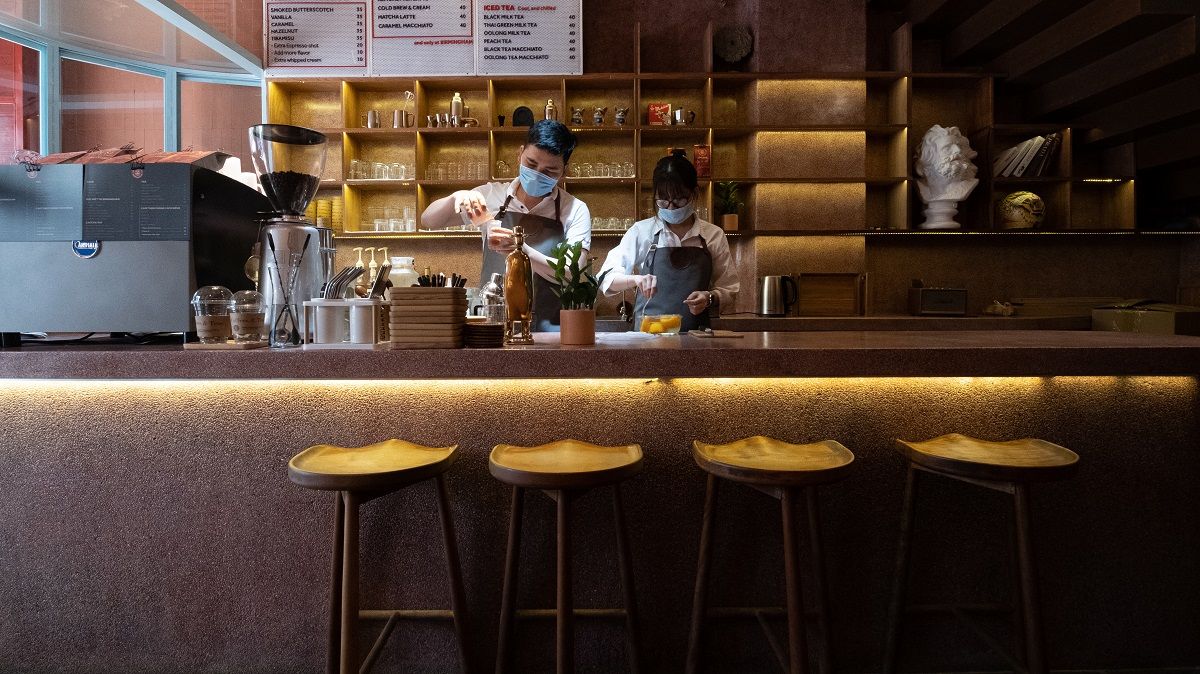 迷你公寓里的 Birmingham 咖啡馆 | 自然光与环保建材的完美融合-14