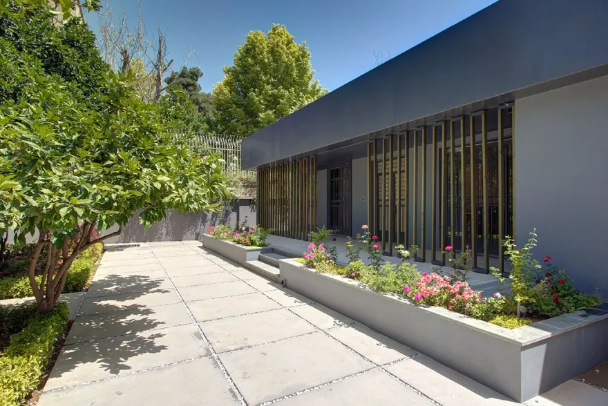 废弃建筑变身高效办公空间-14