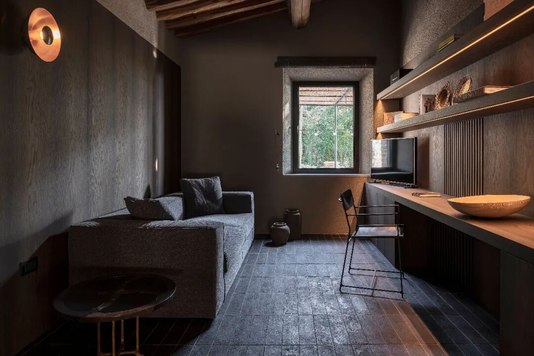 卡萨拉斯玛格丽塔斯公寓（Casa常见指房子、公寓等，由于缺乏更多背景信息，一般以公寓来常见处理，但根据具体场景这里也可能表示其他场所；Las Margaritas音译过来是拉斯玛格丽塔斯 ，它可能是具体的人名、地名等，可根据实际情况进一步确认指代对象及更合适的译法，如果是酒店、度假村等也可纠正信息重新让我翻译 ）丨哥伦比亚丨Trópico Arquitectura-81