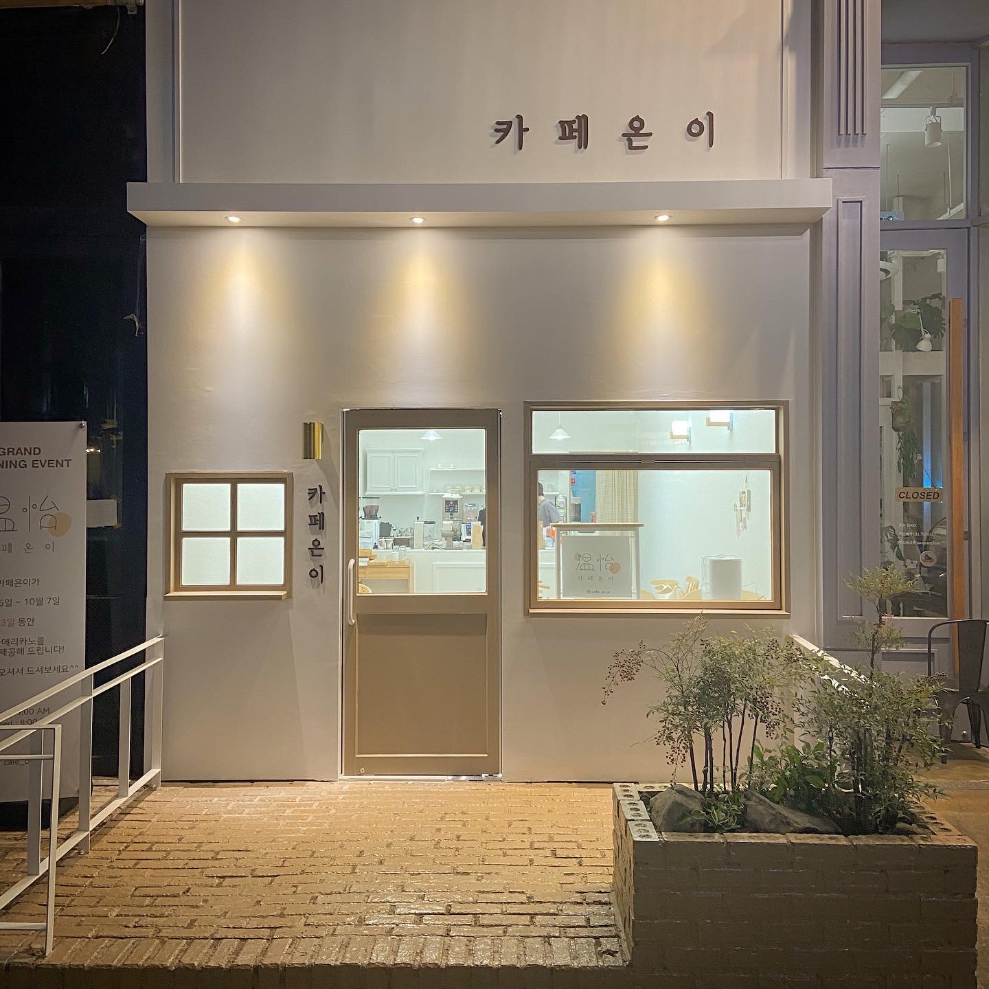 简约清新 11 坪咖啡厅，打造温馨舒适的室内空间-2