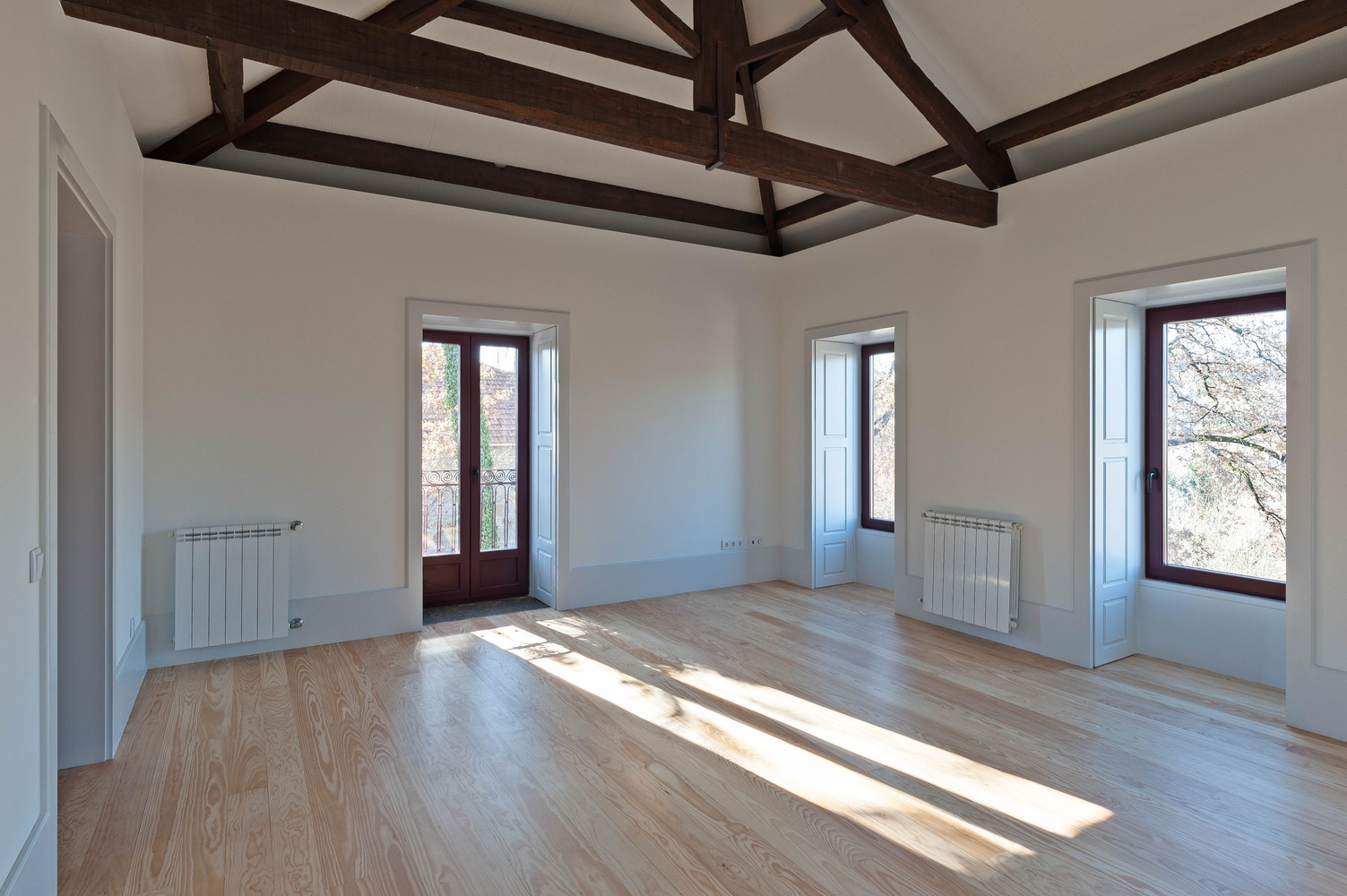 葡萄牙 Airães 村 19 世纪乡村住宅的精致翻新-28