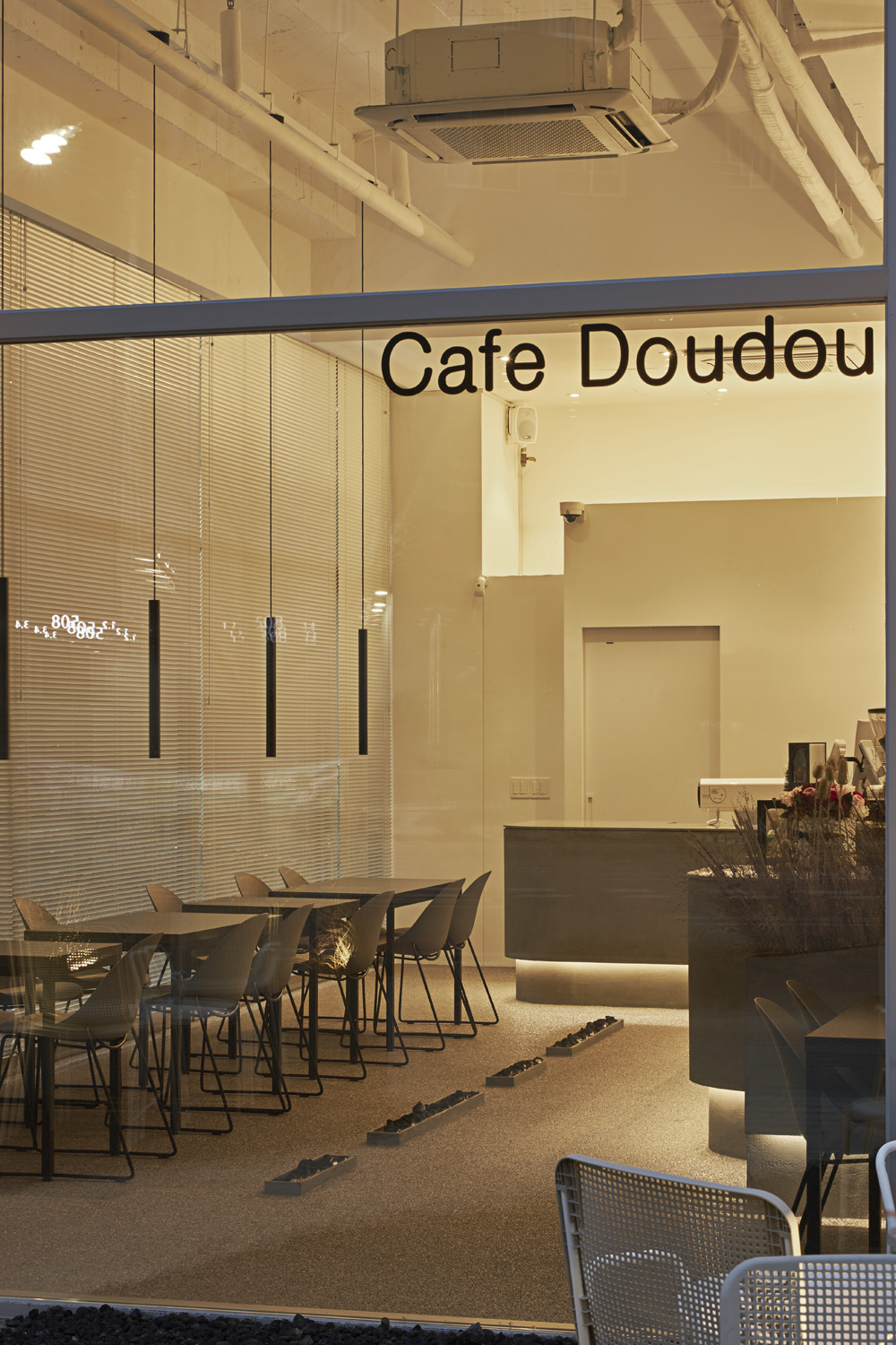 CAFE DOUDOU | 现代高级的 19 坪咖啡厅设计-21
