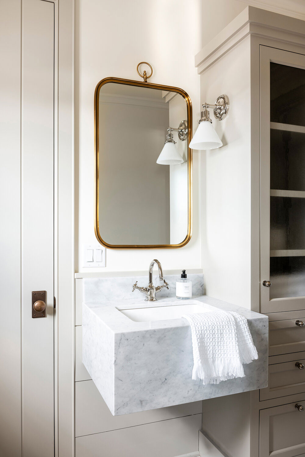 优雅传统与现代简约的完美结合——犹他州美丽家园设计-19