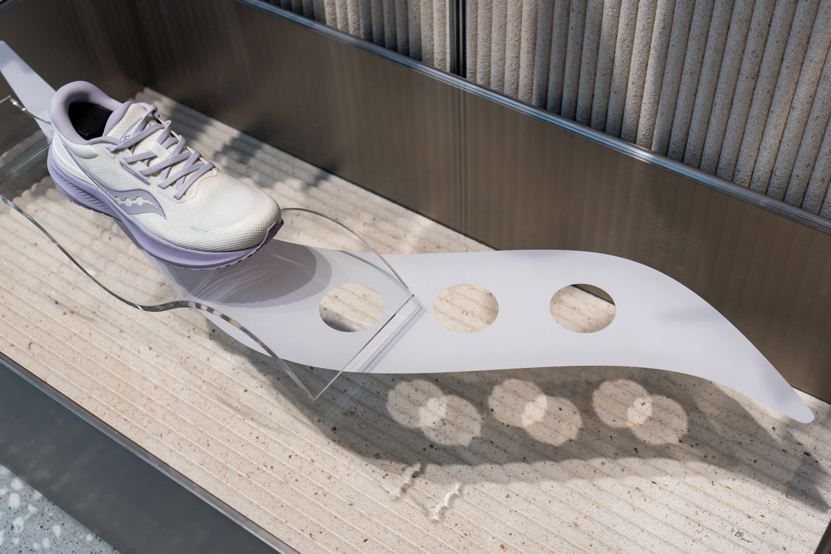Saucony 新门店开业设计-10