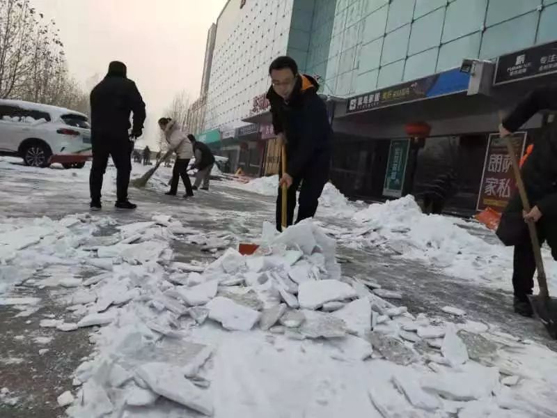 2020 年第一场雪后的义务扫雪活动-15