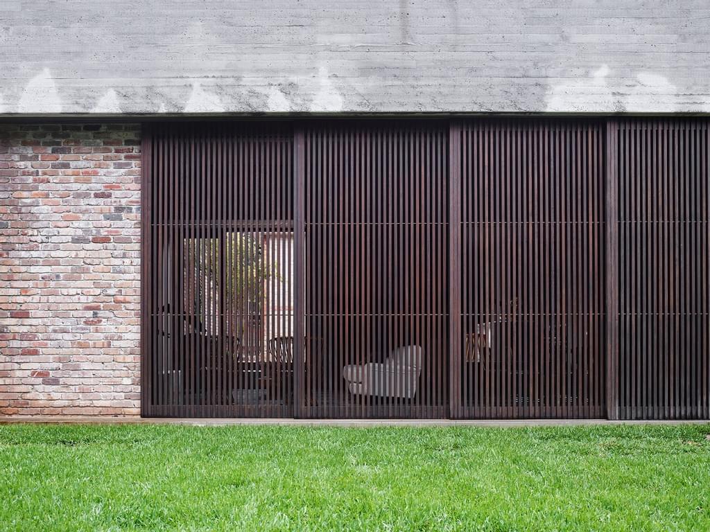 花园别墅；花园洋房；花园小屋（如果结合宽泛语境，Garden House可宽泛理解为与花园相关的房屋，三种表述较为常见 ，为满足结果唯一的要求，选有一定通用性的 ：）花园别墅 丨Arent&Pyke,Polly Harbison Design-36