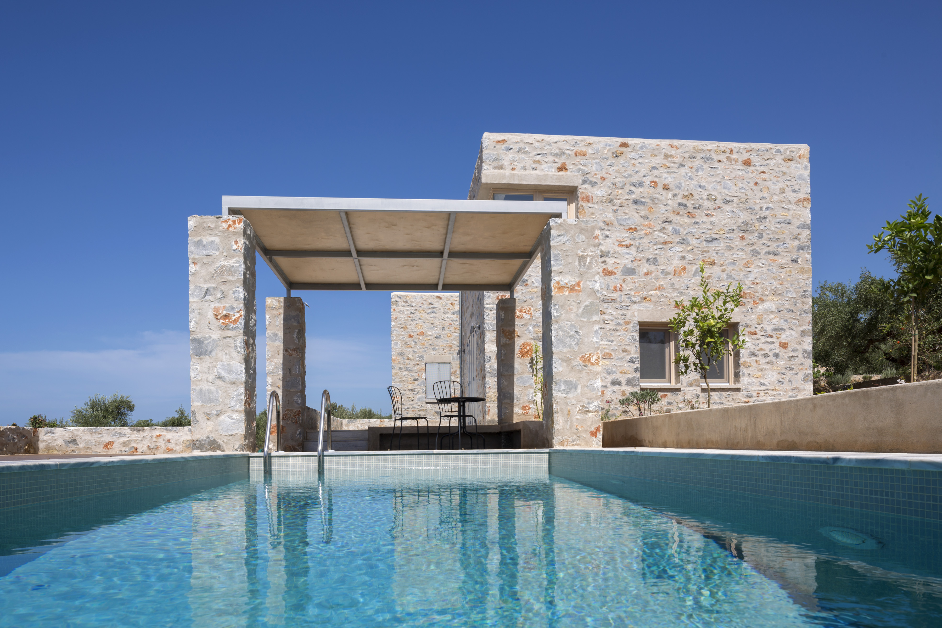 橄榄林中的石筑别墅-22