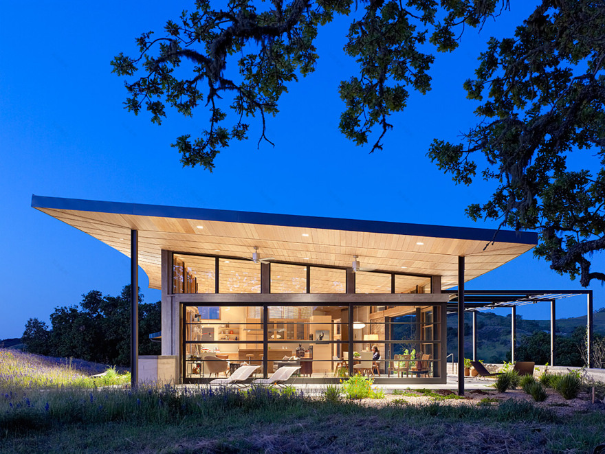 Caterpillar House by Feldman Architecture winds across California terrain-22